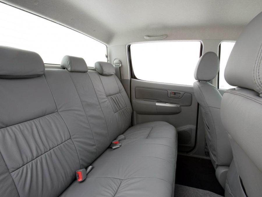  Toyota Hilux Double Cab 2005 года  (фото 4 из 30)